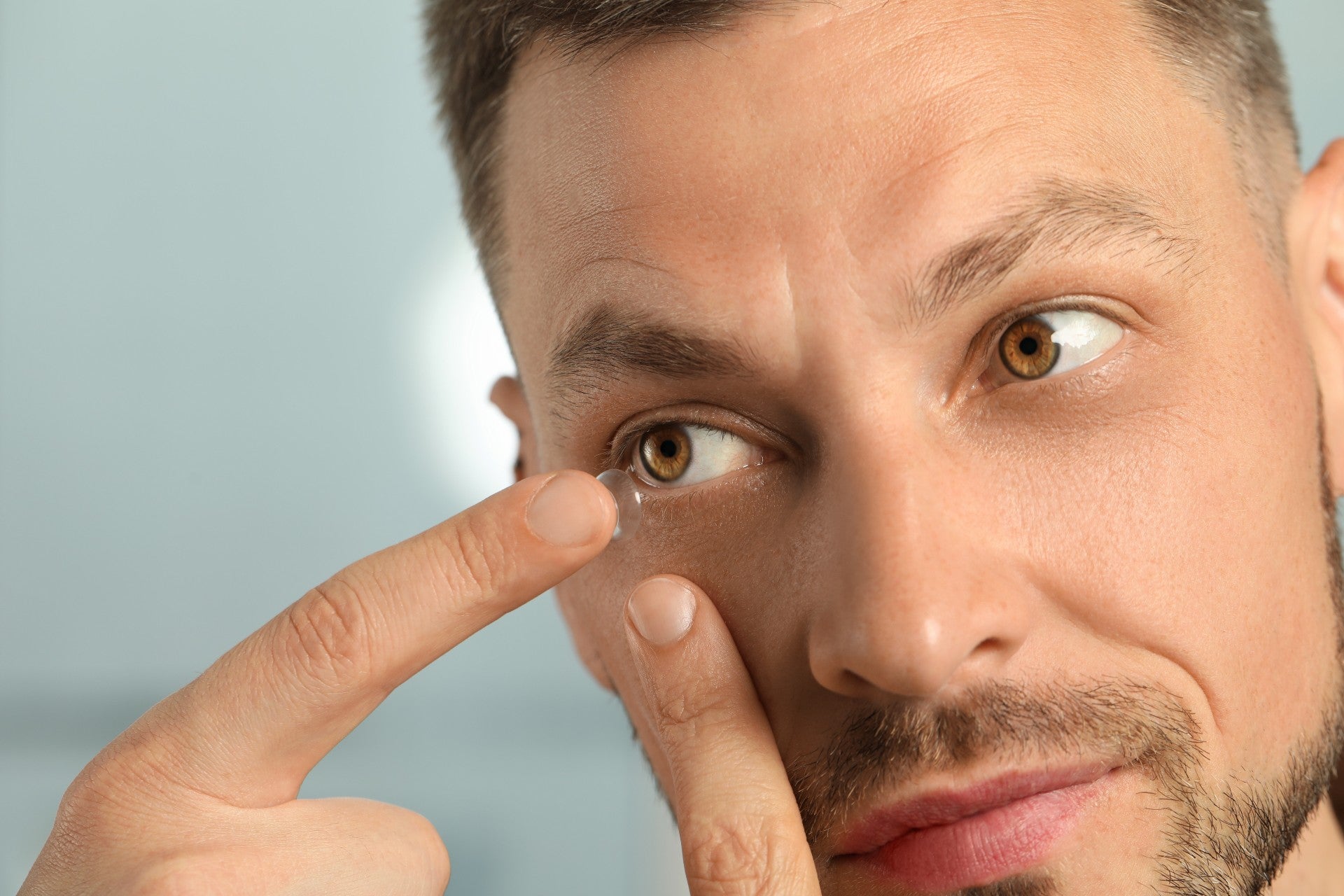 How to Put in Contact Lenses: The Complete Guide